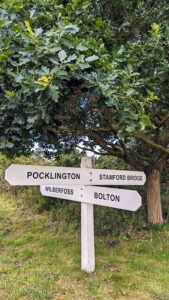 Low Slung Finger Posts